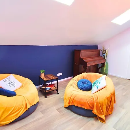 Apartment Musique En Champagne - 4 Avec Wc Et Douche + Grande Piece Commune *